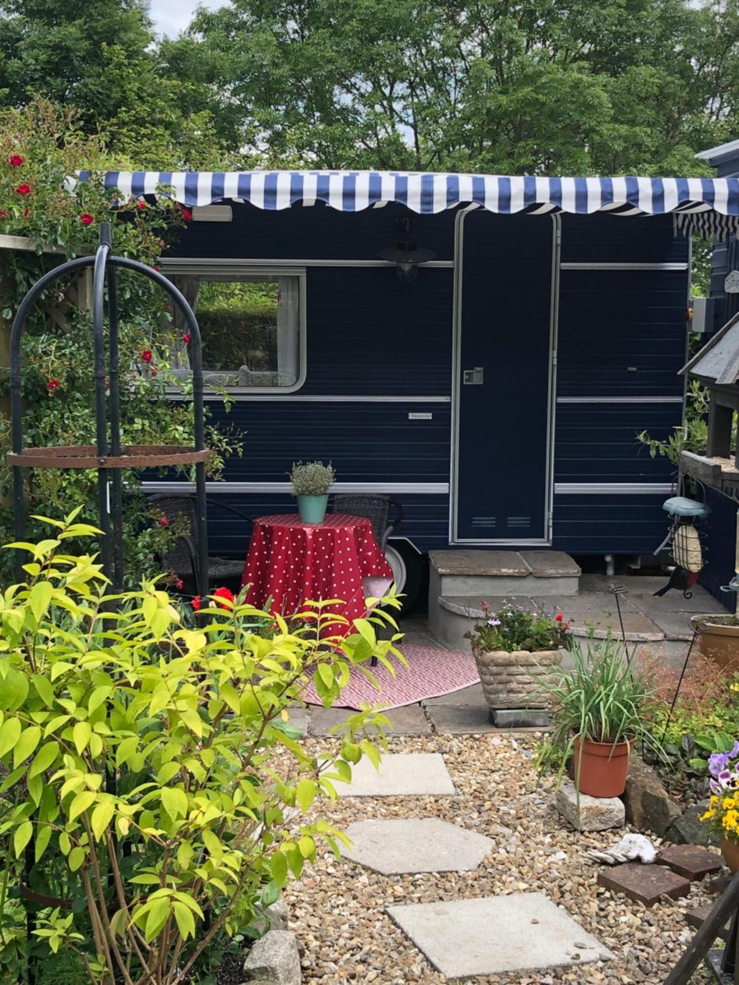 Down The Garden Path Vintage Caravan B&B , Dartmoor Ньютон Эбэт Экстерьер фото