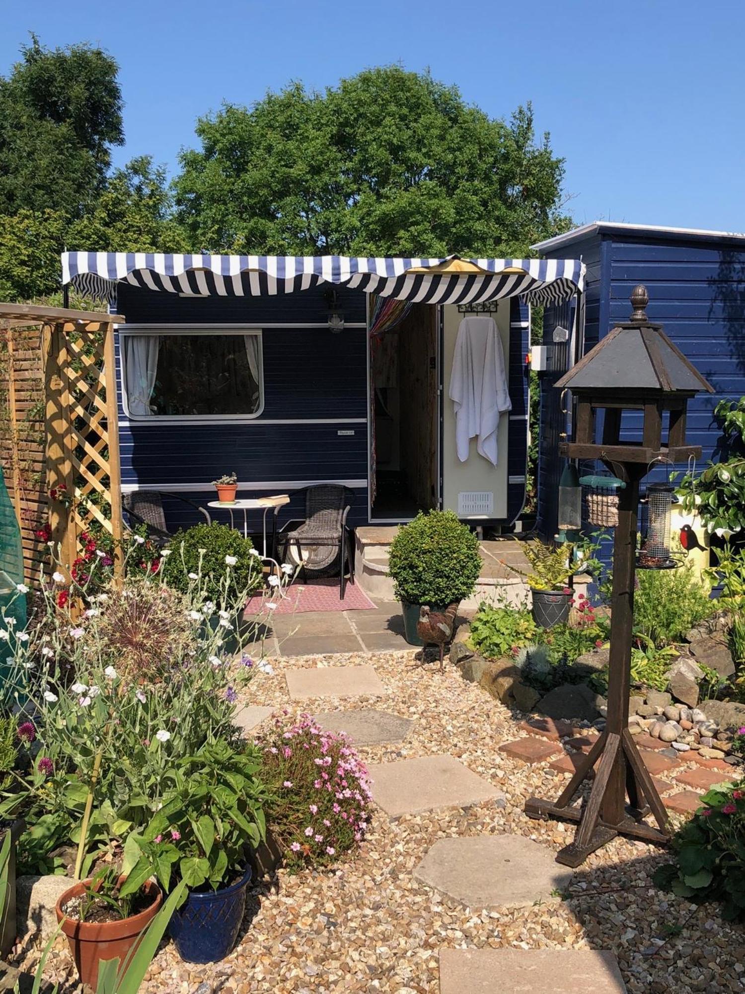 Down The Garden Path Vintage Caravan B&B , Dartmoor Ньютон Эбэт Экстерьер фото